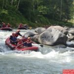 Jawapos Grup Jakarta arung jeram di Banten Rafting Ciberang