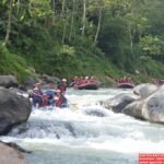 Jawapos Grup Jakarta arung jeram di Banten Rafting Ciberang