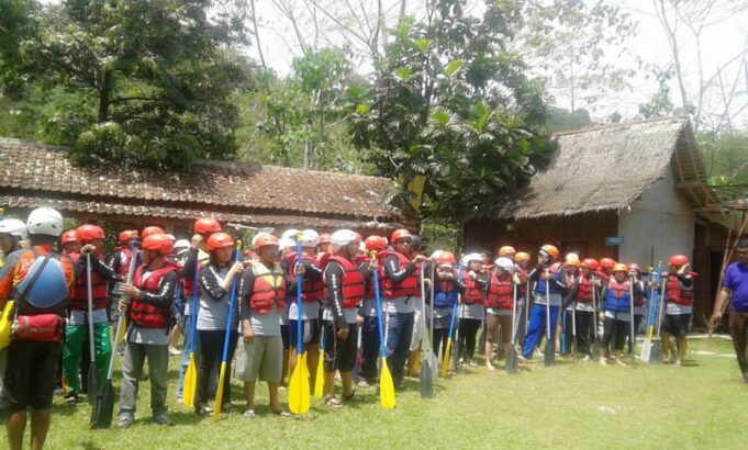 BMPD Cilegon wisata arung jeram di sungai ciberang