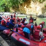 Jawapos Grup Jakarta arung jeram di Banten Rafting Ciberang